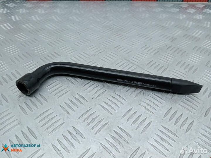 Ключ колесный (балонный) Ford Mondeo 4 2010