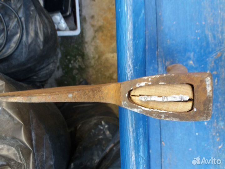 Старый кованый ручной работы топор немецкий мясной