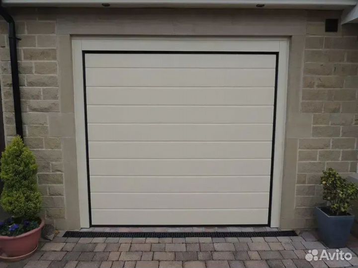 Секционные ворота Alutech Trend