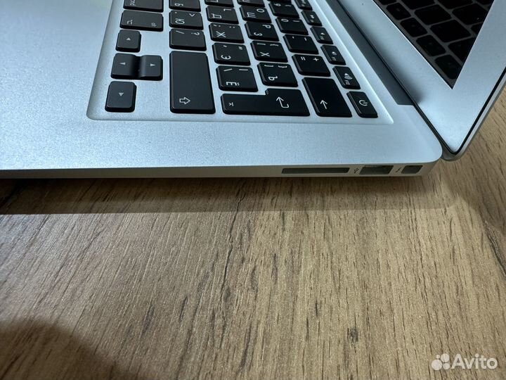 Ноутбук Apple MacBook Air 13 (2017) A1466