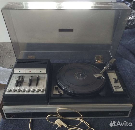 Проигрыватель винила radiotehnika