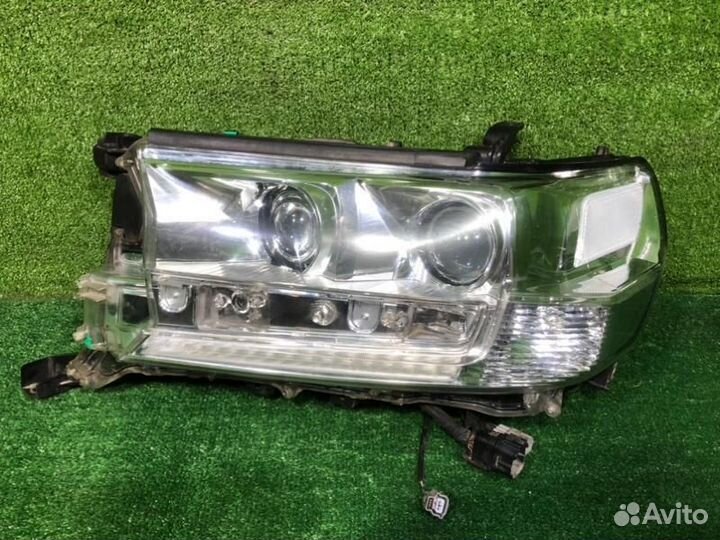 Фара левая Toyota Land Cruiser 200 (2015-2021) LED