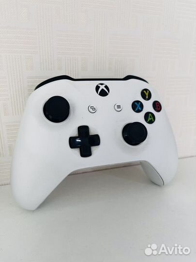 Геймпад Xbox One s