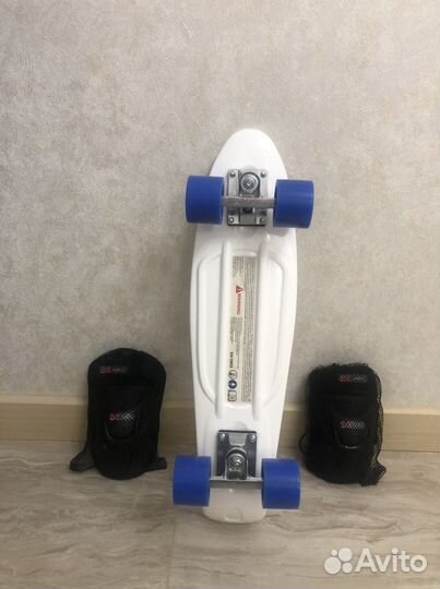 Скейтборд Детский новый в комплекте наколенники