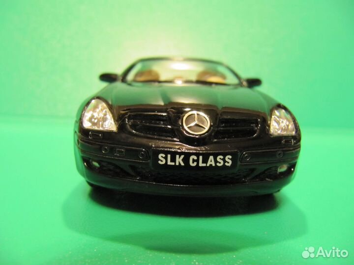 Модель мерседес SLK-Class 1 32 Kinsmart новая