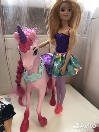 Пакетом куклы Барби и кен