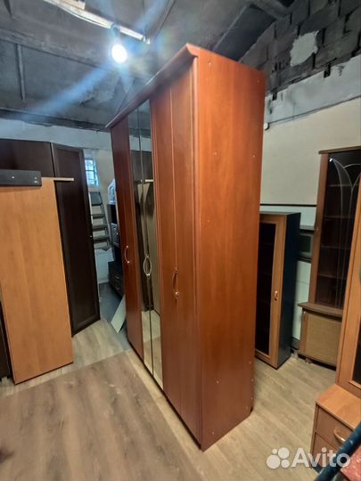 Продаётся большой шкаф б/у.Доставка