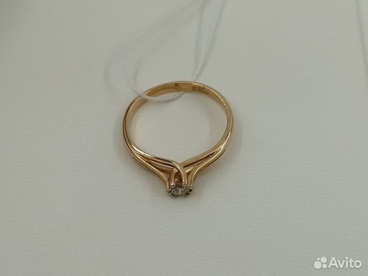 Кольцо с природным камнем Золото