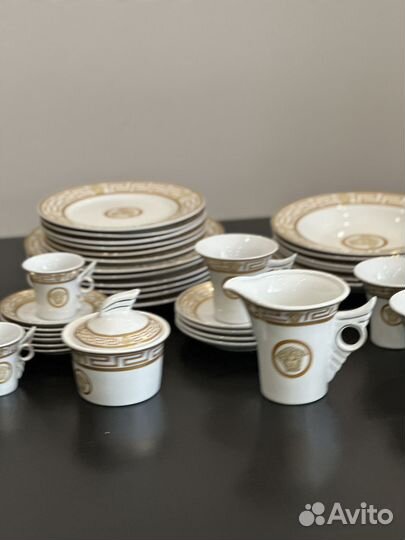 Сервиз столовый и чайный Versace