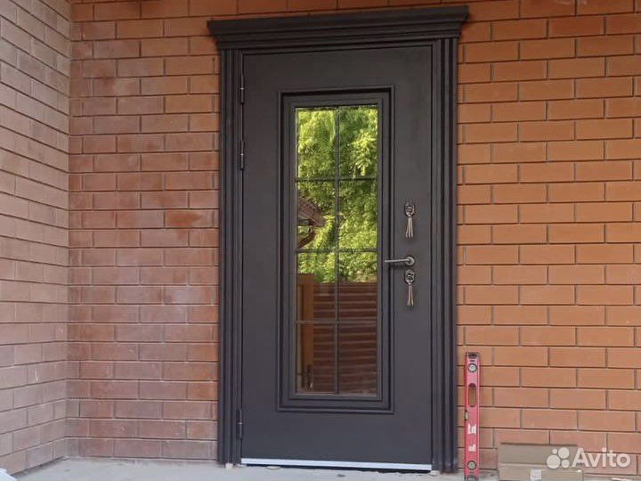 Дверь входная металлическая с окном