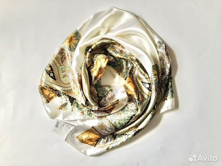 Новый белый платок с принтом 90х90 см