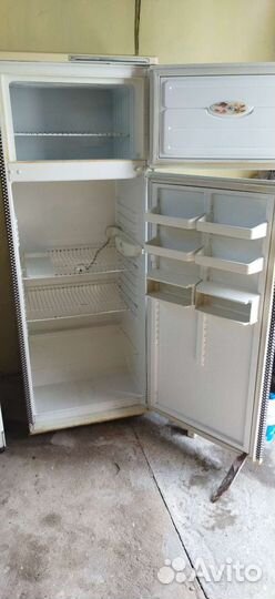 Холодильник бу двухкамерный