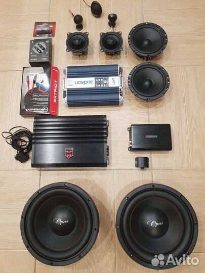 Комплект музыки в автомобиль. Автозвук