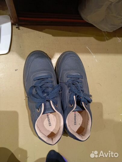 Кроссовки женские