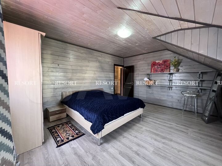 Дом 180 м² на участке 5 сот.