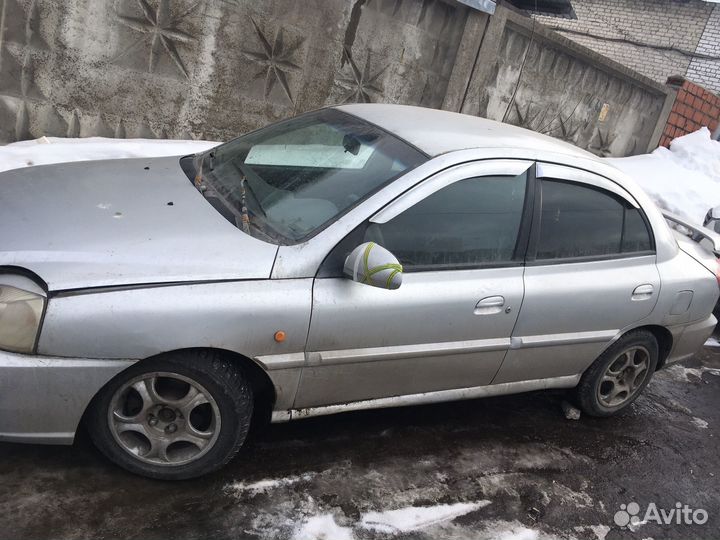 В разборе Kia Rio 1 2004 года 1.5 МКПП