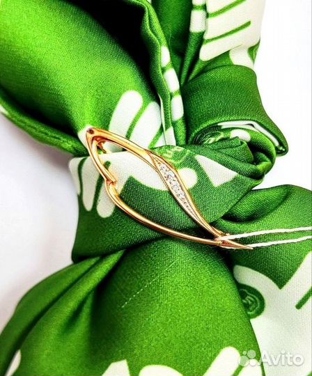 Брошь с синтетическим камнем Золото