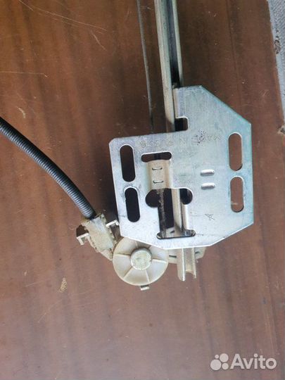 Стеклоподъемник задний правый Лада Гранта седан