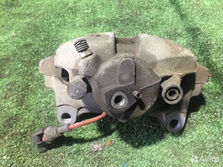 Тормозной суппорт передний левый Volkswagen Passat