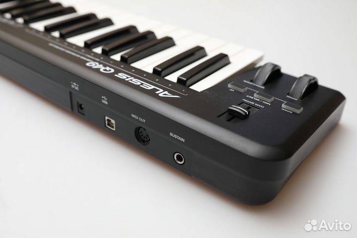 Миди-клавиатура Alesis Q49