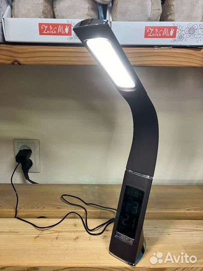 Лампа настольная светодиодная с часами