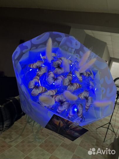 Букет из светящихся бабочек