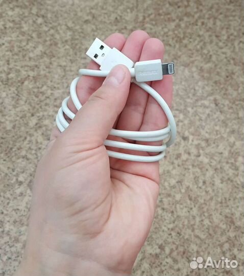 Кабель для компьютера и телефона