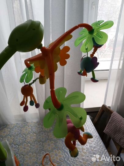 Музыкальный мобиль на кроватку