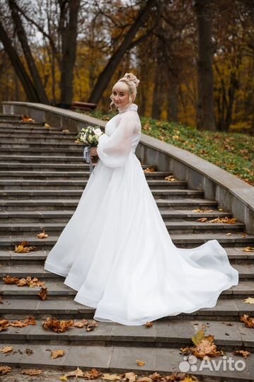 Свадебное платье со шлейфом