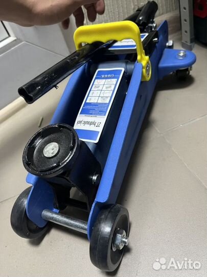 Домкрат подкатной 2 тонны