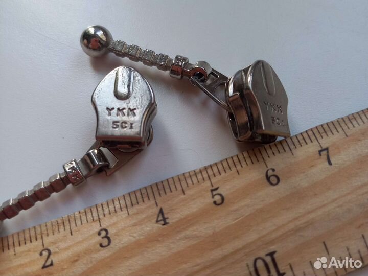 Для молнии бегунки разные