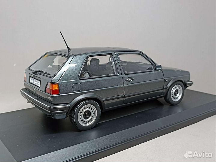Volkswagen Golf 2 CL 1988 1:18 norev
