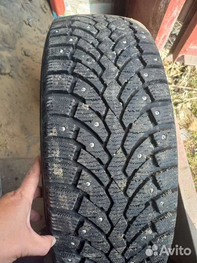 Pirelli Formula Ice 215/60 R17 и 215/60 R17