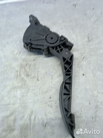 Педаль газа Nissan Almera G15