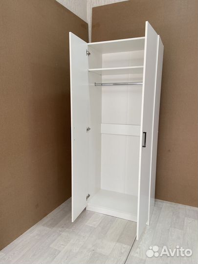 Распашной шкаф с полкой и штангой для одежды