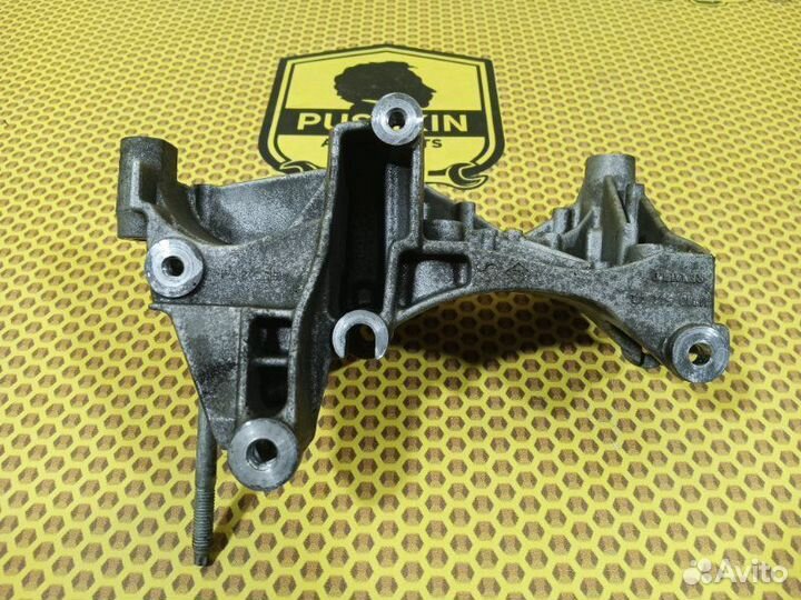 Кронштейн генератора Renault Espace JR R9M 2017