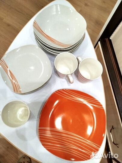 Столовый набор тарелок