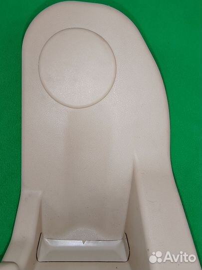 Заглушка сиденья задняя левая Lexus LX 570
