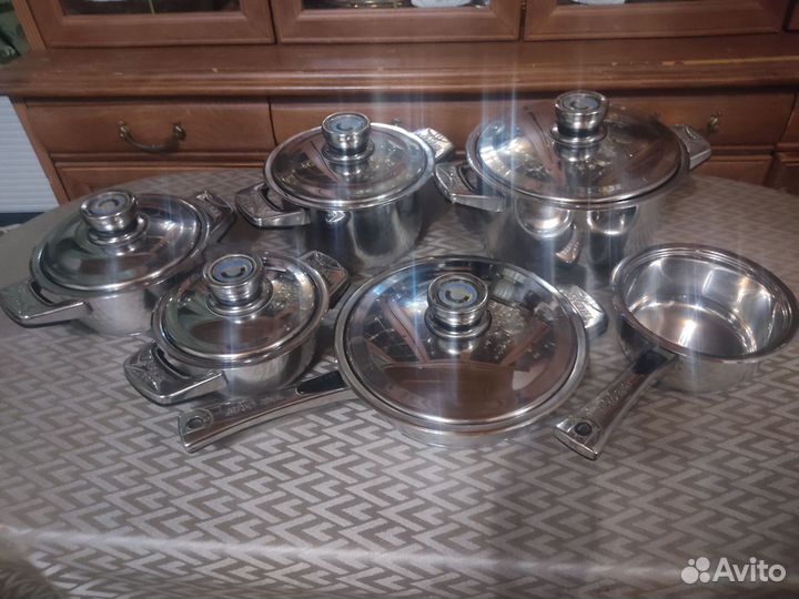 Набор кастрюль