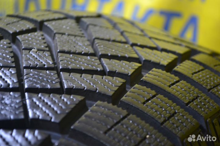 Pirelli Ice Zero FR 215/65 R17
