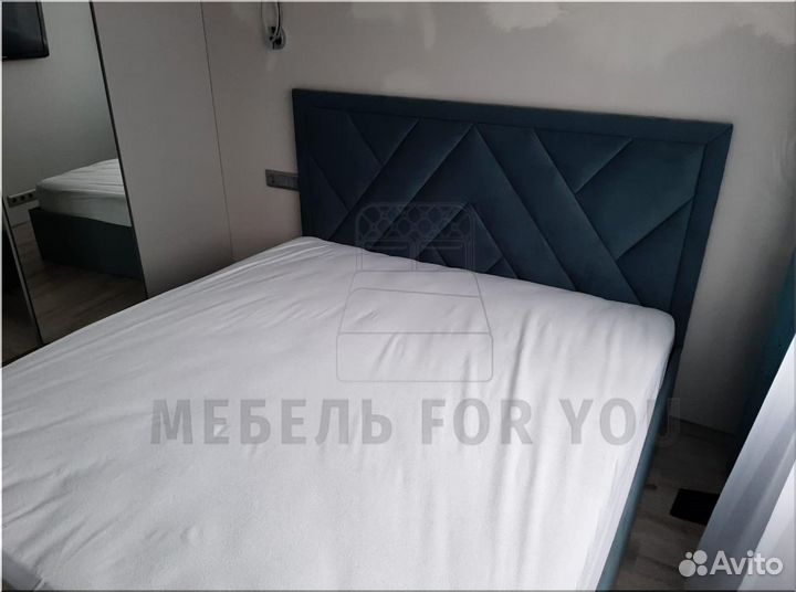 Кровать с матрасом