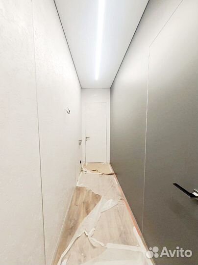 Дверь скрытого монтажа под обои