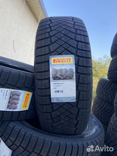 Pirelli Ice Zero FR 215/55 R17 98H