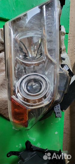 Правая фара Land Cruiser 200