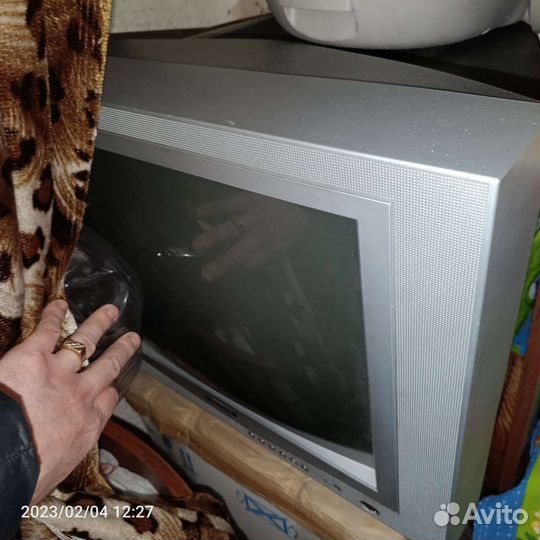 Два Телевизор на запчасти