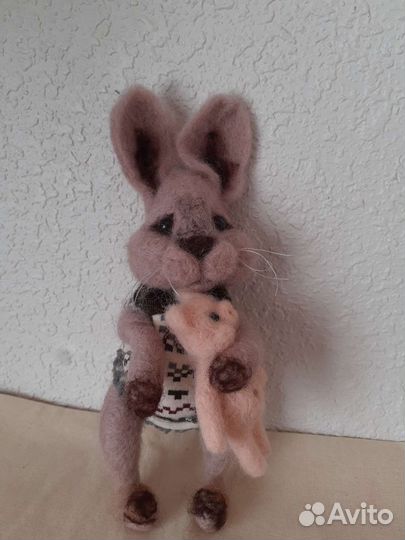 Заяц игрушка из шерсти