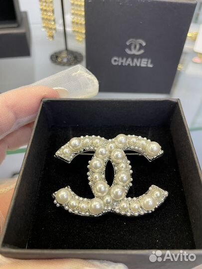 Брошь Chanel с жемчугом