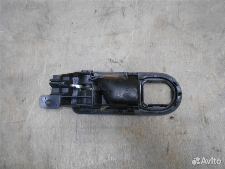 Ручка двери внутренняя левая от VW Passat (B5) 19