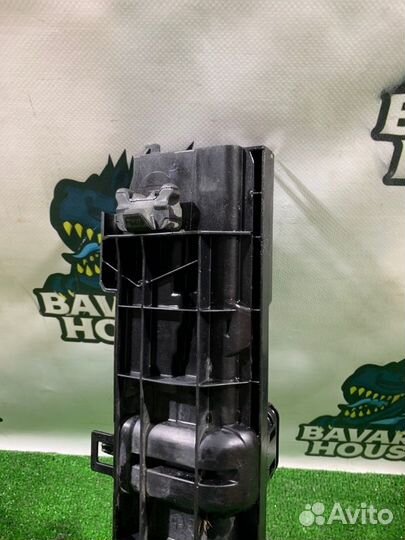 Кронштейн радиатора левый Bmw X1 E84 N20B20 2012