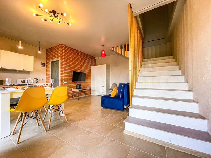 2-к. квартира, 60 м², 1/3 эт.